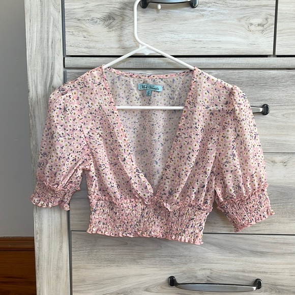 Sundae Muse Pink Low V Neck Crop Top - Picture 1 of 1